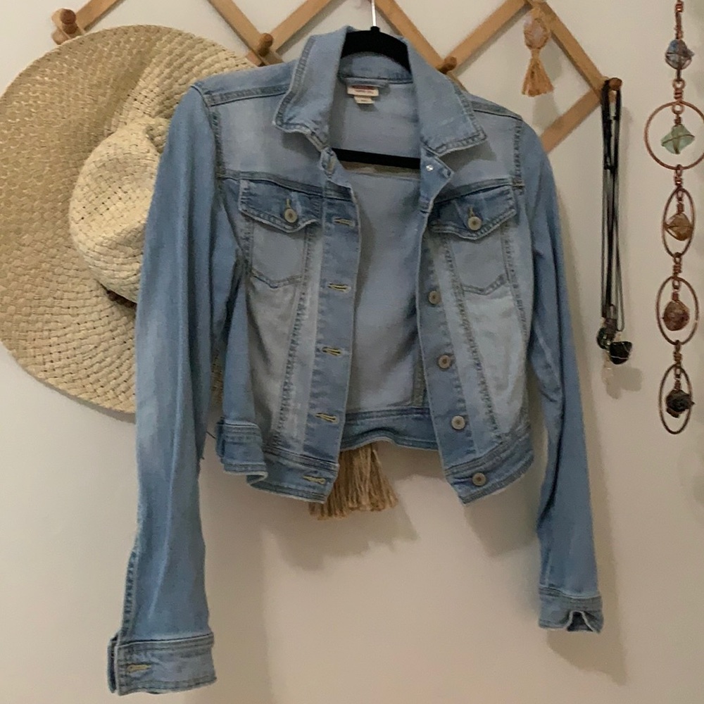 Cropped denim jacket, size small